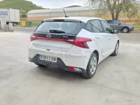Usado Hyundai i20 100 CV (73 kW) 2021 Blanco Utilitario