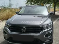 Usado VW T-Roc Advance 110 CV (80 kW) 2022 Gris / plata SUV