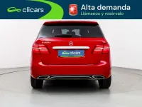 Usado Mercedes B200 136 CV (100 kW) 2018 Rojo Monovolumen