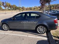 Usado Skoda Octavia Active 105 CV (77 kW) 2014 Gris / plata Berlina