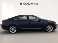 Usado Skoda Superb Style 150 CV (110 kW) 2017 Azul Berlina