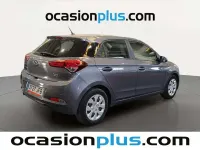 Usado Hyundai i20 75 CV (55 kW) 2015 Gris Utilitario