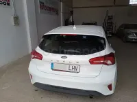 Usado Ford Focus Trend 120 CV (88 kW) 2020 Blanco Berlina