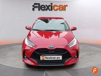 Usado Toyota Yaris Hybrid Active 116 CV (85 kW) 2023 Rojo