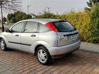 Usado Ford Focus Ambiente 100 CV (73 kW) 2000 Gris / plata Familiar