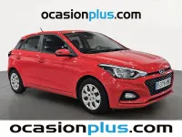 Usado Hyundai i20 75 CV (55 kW) 2019 Rojo Utilitario