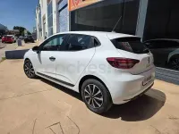 Begagnad Renault Clio V Intens 85 HK (62 kW) 2021 Vit Sedan