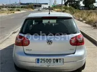 Usado VW Golf IV Highline 105 CV (77 kW) 2006 Gris / plata Berlina