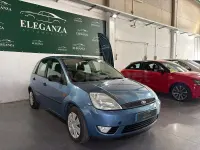 Usado Ford Fiesta Trend 68 CV (50 kW) 2003 Azul Utilitario
