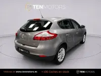 Usado Renault Mégane Life 115 CV (84 kW) 2013 Gris / plata Berlina