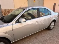 Usado Ford Mondeo Trend 115 CV (84 kW) 2006 Gris / plata Berlina