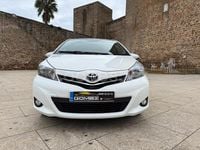 Usado Toyota Yaris Active 99 CV (72 kW) 2013 Blanco Berlina