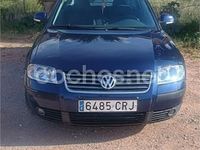 Usado VW Passat Edition 101 CV (74 kW) 2004 Azul Familiar