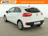 Käytetty Kia Rio 85 HP (62 kW) 2016 Valkoinen Viistoperä