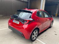 Usado Toyota Yaris Hybrid Active 116 CV (85 kW) 2025 Rojo