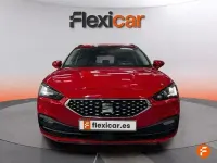 Usado Seat Leon Style 130 CV (95 kW) 2021 Rojo