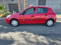 Usado Renault Clio IV Business 75 CV (55 kW) 2012 Rojo Berlina