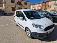 Usado Ford Tourneo Courier Trend 100 CV (73 kW) 2017 Blanco Monovolumen