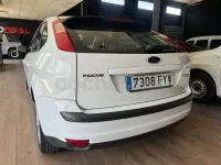 Usado Ford Focus Trend 100 CV (73 kW) 2007 Blanco Berlina