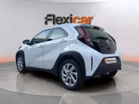 Usado Toyota Aygo X 72 CV (52 kW) 2022 Blanco SUV