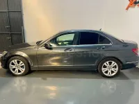 Usado Mercedes C200 Avantgarde 136 CV (100 kW) 2010 Gris / plata Berlina