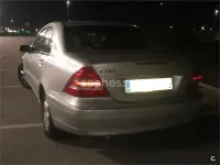 Usado Mercedes C180 Elegance 143 CV (105 kW) 2002 Gris / plata Berlina