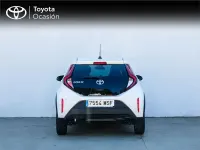 Usado Toyota Aygo Play 72 CV (52 kW) 2024 Blanco