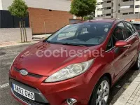 Usado Ford Fiesta Ghia 80 CV (58 kW) 2008 Rojo Utilitario