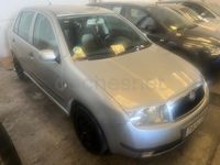 Usado Skoda Fabia 60 CV (44 kW) 2003 Gris / plata Berlina
