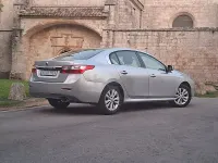 Usado Renault Latitude Expression 150 CV (110 kW) 2011 Gris / plata Berlina