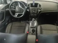 Usado Opel Astra GTC Sportive 130 CV (95 kW) 2015 Gris / plata Berlina