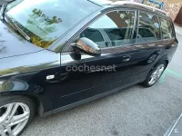 Usado Audi A4 130 CV (95 kW) 2002 Negro Familiar
