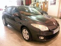 Usado Renault Mégane Dynamique 110 CV (80 kW) 2013 Gris / plata Berlina