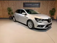 Usado Renault Mégane 130 CV (95 kW) 2018 Gris / plata Berlina