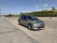 Usado Peugeot 206 90 CV (66 kW) 2004 Gris / plata Berlina