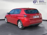 Usado Peugeot 308 Active 100 CV (73 kW) 2020 Rojo Berlina