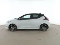 Usado Toyota Yaris Hybrid Sport 131 CV (96 kW) 2022 Gris Berlina