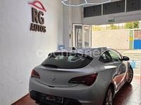 Usado Opel Astra GTC Sportive 140 CV (102 kW) 2015 Gris / plata Berlina