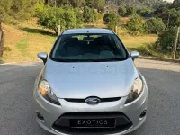 Usado Ford Fiesta Trend 95 CV (69 kW) 2010 Gris / plata Berlina