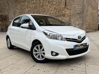 Usado Toyota Yaris Active 99 CV (72 kW) 2013 Blanco Berlina