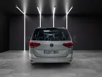 Usado VW Touran Advance 122 CV (89 kW) 2023 Gris / plata Monovolumen