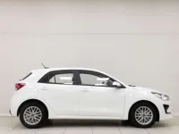 Usado Kia Rio 84 CV (61 kW) 2022 Blanco Utilitario