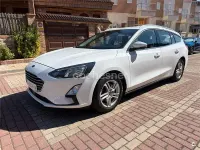 Usado Ford Focus Trend 120 CV (88 kW) 2019 Blanco Familiar
