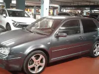Usado VW Golf IV Highline 130 CV (95 kW) 2002 Gris / plata Berlina