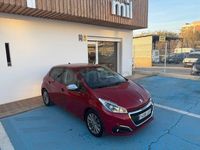 Usado Peugeot 208 Allure 110 CV (80 kW) 2015 Rojo Utilitario