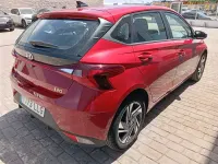 Usado Hyundai i20 101 CV (74 kW) 2020 Rojo Utilitario