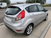 Usado Ford Fiesta Trend 82 CV (60 kW) 2017 Gris / plata Utilitario