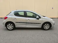 Usado Peugeot 207 Active 70 CV (51 kW) 2010 Gris / plata Berlina
