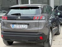 Usado Peugeot 3008 Allure 130 CV (95 kW) 2022 Gris / plata SUV