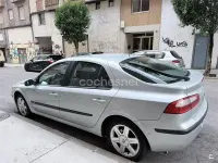 Usado Renault Laguna II Authentique 110 CV (80 kW) 2002 Gris / plata Berlina